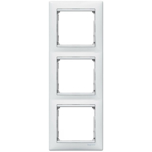 Рамка 3-местная белая Valena Legrand 